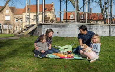 Picknicken in het stadspark van Veurne