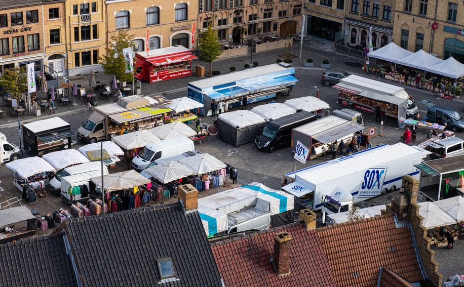 Vrijdagmarkt weer met volledige bezetting - Poperinge
