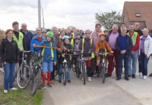 Kinderen fietsen veiliger tusen leisele en izenberge