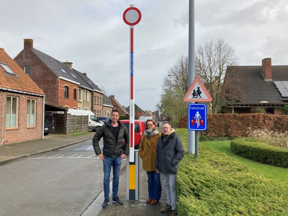 Slagbomen bij schoolstraten Alexisplein en Werf