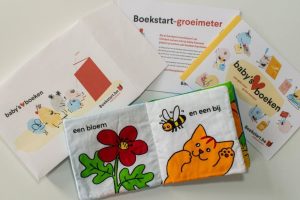 Poperingse en Vleterse peuters met de neus in de boeken