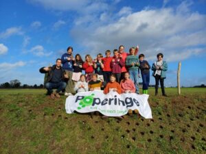 Poperingse scholen planten bloemen ter herdenking van WO I