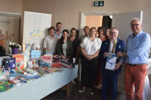 Rotary Nieuwpoort-Westhoek schenkt schoolmateriaal